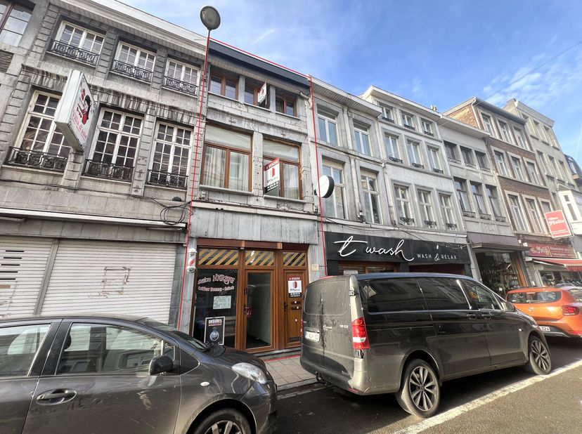 BHSImmo a le plaisir de vous présenter cet immeuble mixte d&#039;une superficie 105 m², idéalement situé à proximité de toutes les commodités et à quelques
