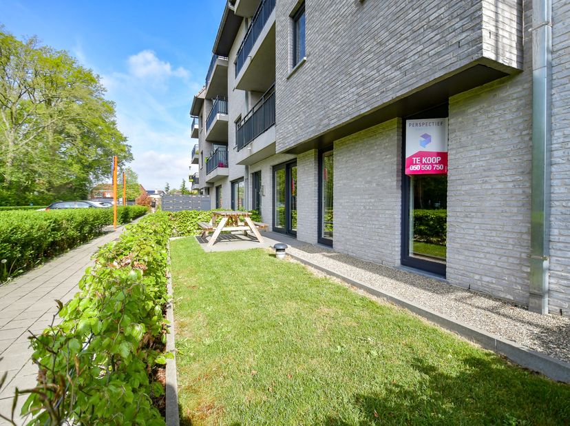 Ruim woonappartement (2018) met 1 slpk en terras. Dit appartement heeft de volgende indeling : inkom, toilet, slaapkamers ( nog af te werken), badkame
