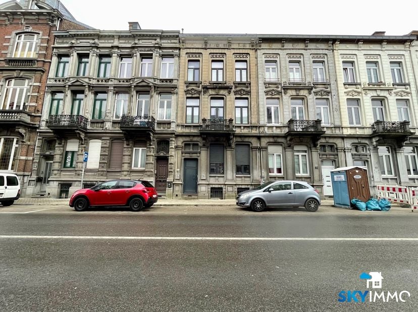 L&#039;agence  SKYIMMO vous propose ce magnifique immeuble de rapport située dans le centre de VERVIERS. Elle est composé comme suit :&lt;br /&gt;
RDC  : Hall d&#039;