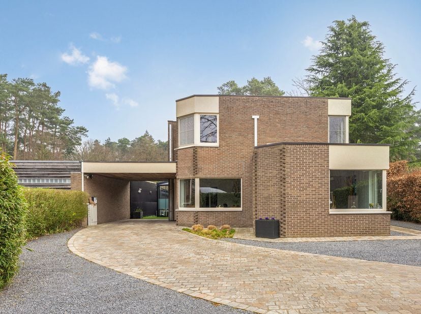 Stijlvolle vrijstaande woning in het groenste snoepje van Vlaanderen.&lt;br /&gt;
Welkom in deze prachtige, instapklare woning aan de Hoogstraat 96 in Zuten