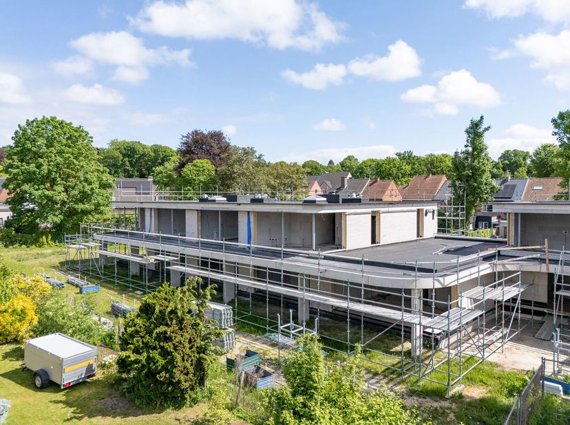 Dit luxueus afgewerkt nieuwbouwproject is rustig gelegen aan de markt van Waasmunster met in de nabijheid horeca, openbaar vervoer, grootwarenhuizen,