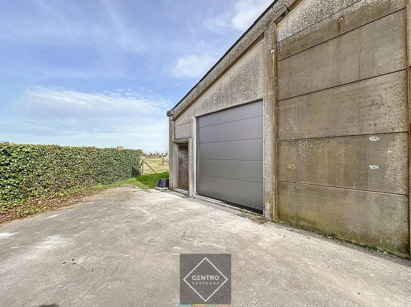 Bien professionnel à louer
                    à 8970 Poperinge