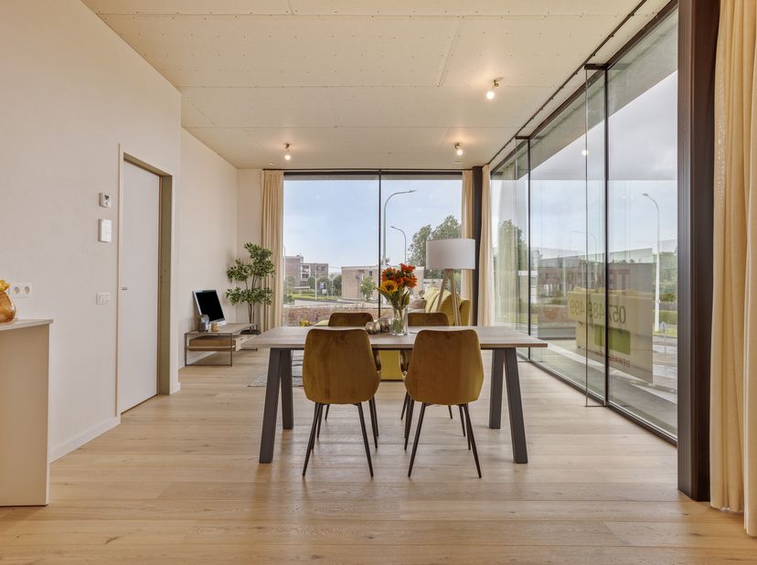 In de kleinschalige residentie zijn er slechts 2 appartementen te koop met op het gelijkvloers een dokterspraktijk.  &lt;br /&gt;
Het appartement op het eer