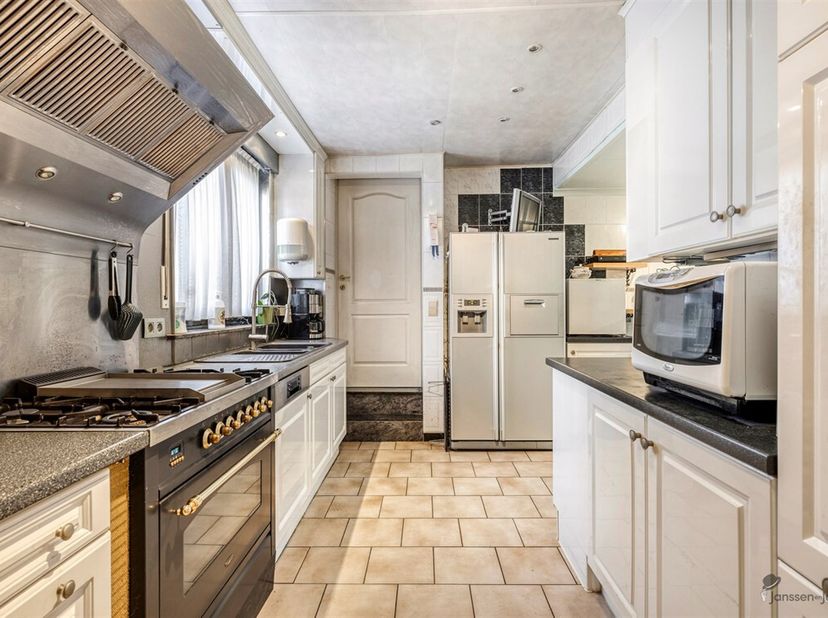 Charmant duplex appartement met 2 garages vlakbij het bruisende centrum van Boom&lt;br /&gt;
Welkom in Boom een levendige gemeente, waar het heerlijk wonen