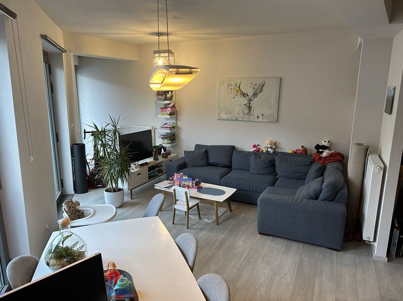 Ruim appartement (77m²) met 2 slaapkamers en een groot terras (11m²). Op een zeer rustige en centrale ligging (op 5 minuten wandelen van Gent Sint Pie