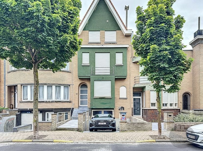 Cette maison spacieuse de caractère (kangourou) a été convertie en 2 entités pour être louée dans son intégralité en tant que maison de vacances. Idéa