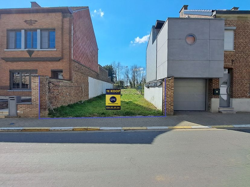 Betaalbare grond van 6a 06ca voor twee-gevelwoning met zuid gerichte tuin in het landelijke Neerwinden. Mogelijk om u te baseren op eerdere omgevingsv