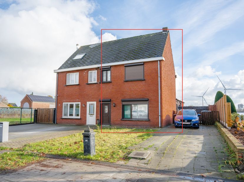 Ontdek deze halfopen bebouwing gelegen te Luikersteenweg 308 te Lommel, ideaal voor wie graag een woning naar eigen smaak wil opfrissen!&lt;br /&gt;
Met 3 r