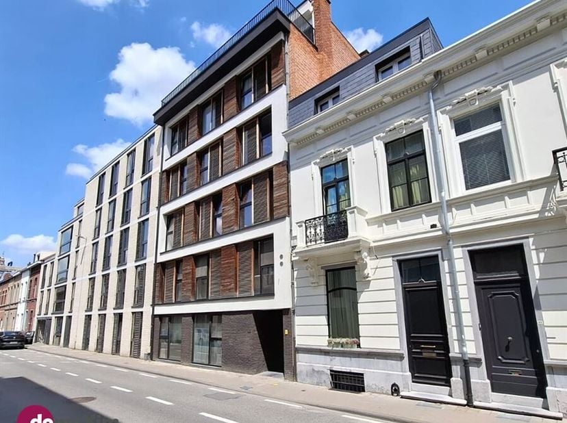 Studio meublé et climatisé au coeur de Louvain !&lt;br /&gt;
Vous cherchez un endroit confortable dans le centre de Louvain ? Ce studio entièrement meublé d