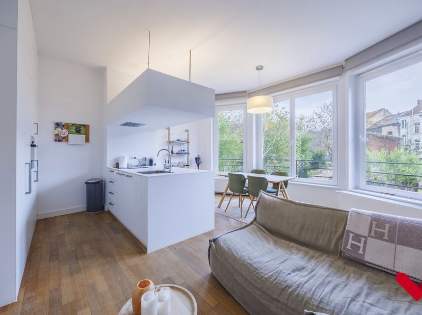 Au cur de Louvain, sur la prestigieuse Bondgenotenlaan, nous sommes fiers de vous proposer cet appartement d&#039;une chambre magnifiquement rénové, situé