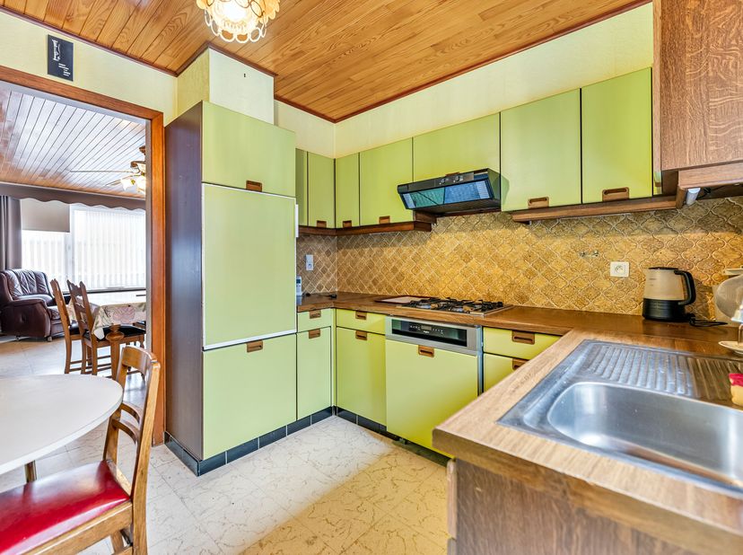 Bel-étage met 2 terrassen en diepe tuin te koop in Lauwe!&lt;br /&gt;
Op zoek naar een woning met veel potentieel en geen renovatieplicht? Deze bel-étage in