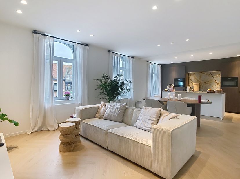 De snelste manier om een bezoek te brengen aan dit appartement? Vraag je bezoek aan via de rode knop op onze website (www.dewaele.com) en je wordt gec