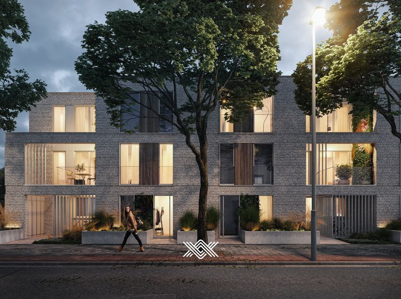 Deze koppelwoning van 180 m² bestaat uit drie bouwlagen met op het gelijkvloers een inkomhal met gastentoilet uitkomende in de eet- en leefruimte met