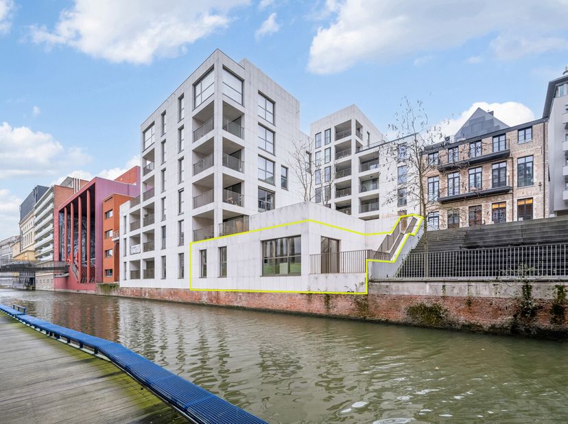 Vous êtes à la recherche d&#039;un appartement élégant dans un emplacement de choix au cur de Gand ? Cet appartement flambant neuf, situé sur le très convo
