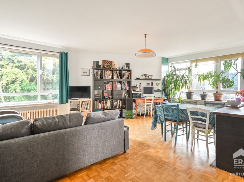 ERA CHATELAIN vous propose cet appartement en bon état idéalement situé à proximité du Parc Duden et de Forest National à Forest offrant une surface d