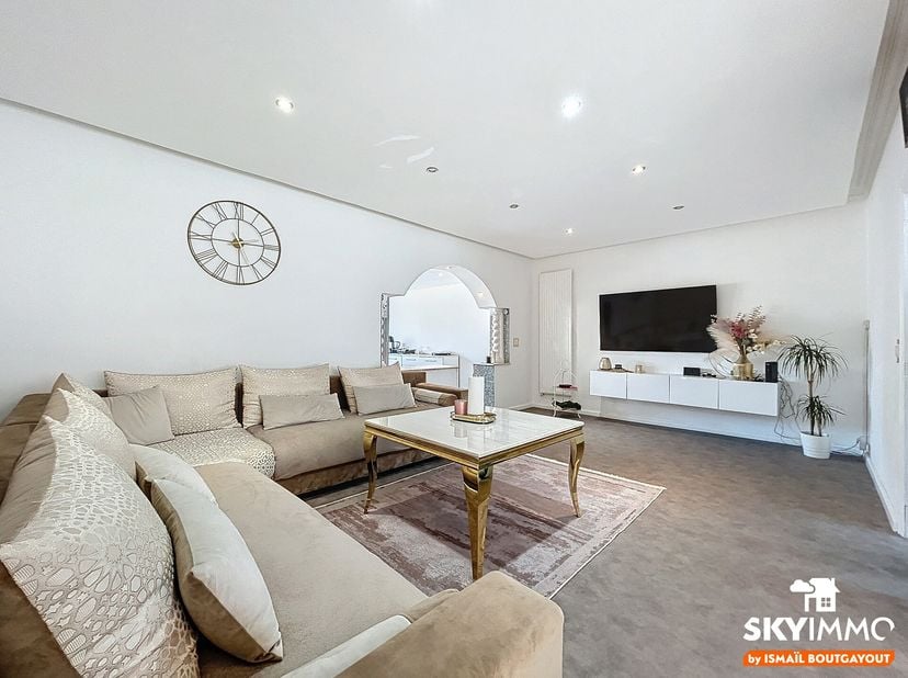 L&#039;agence SKYIMMO vous propose cette charmante maison situé à SERAING, dune superficie habitable de 123 m2&lt;br /&gt;
Le bien se compose comme suit :&lt;br /&gt;