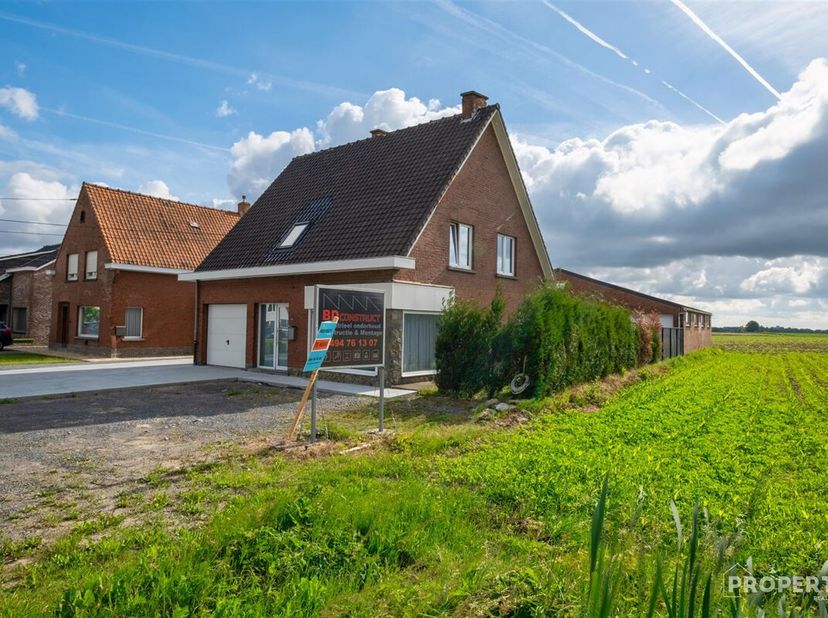 Te koop onder aandelenstructuur Instapklare woning mét loods en stabiele huuropbrengst van 2325/maand&lt;br /&gt;
Onder het motto meer dan een huis, een sli