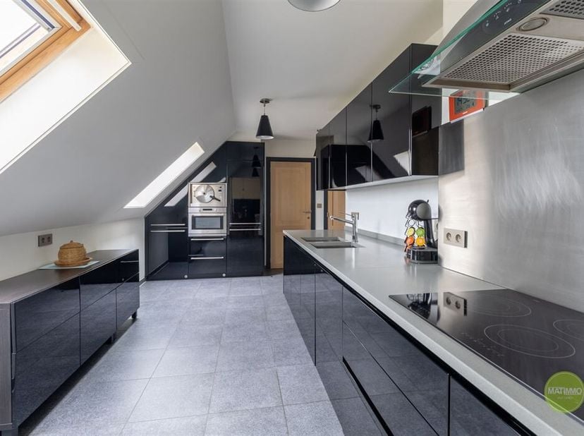 Luxueuze penthouse met twee slaapkamers, dubbel terras en ondergrondse garage te Mol. &lt;br /&gt;
Ontdek deze ruime en moderne appartement gelegen in het h