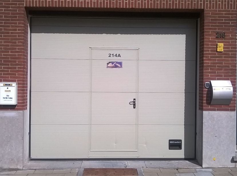 professioneel MAGAZIJN / ATELIER van 100m²