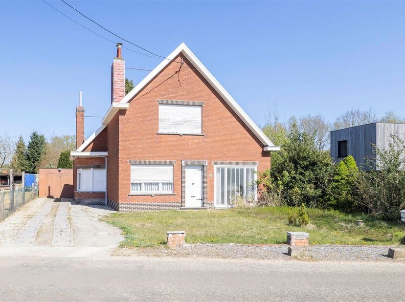 Op te frissen open bebouwing met grote tuin te Herselt&lt;br /&gt;
Deze charmante open bebouwing, gelegen aan de Wolfsdonksesteenweg 128 in Herselt, biedt v