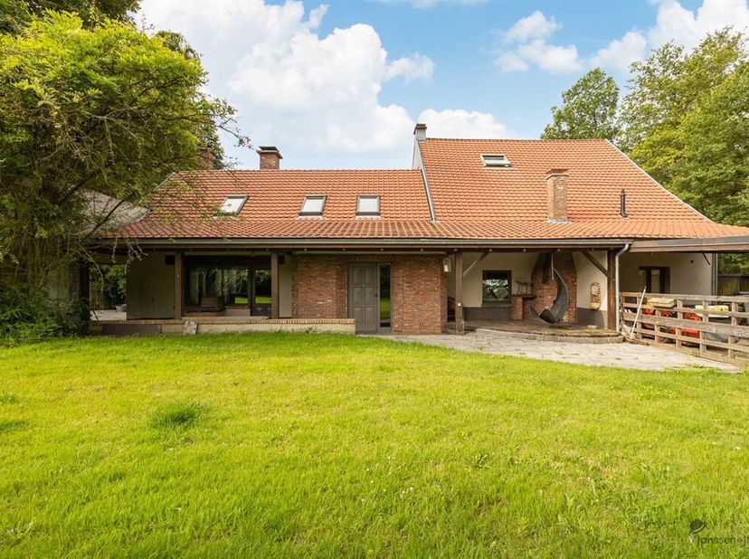 Si vous êtes à la recherche de quelque chose d&#039;unique et de spécial, alors vous devez absolument visiter cette spacieuse maison de campagne de caractè