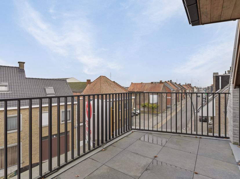 Dit lichtrijk nieuwbouwappartement is gelegen in residentie Rembrandt op centrale ligging in Wielsbeke. Het afgewerkt appartement geniet van 2 kamers,
