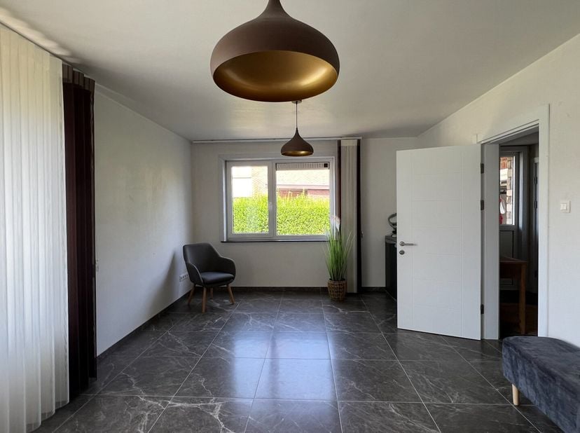 Gerenoveerde woning in Lanklaar, Dilsen-Stokkem&lt;br /&gt;
Deze gerenoveerde woning bevindt zich in een rustige woonwijk te Lanklaar, een deelgemeente van