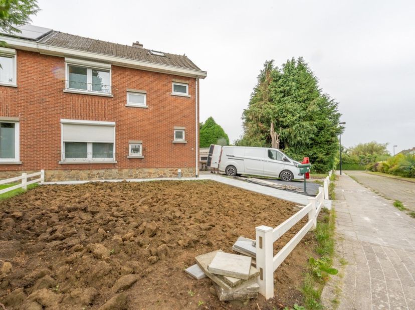 *** OPTION - DANS L&#039;ATTENTE DE LA SIGNATURE DU COMPROMIS *** TRIOR Nivelles vous propose cette charmante maison sise sur un terrain de 7a62ca à proxim