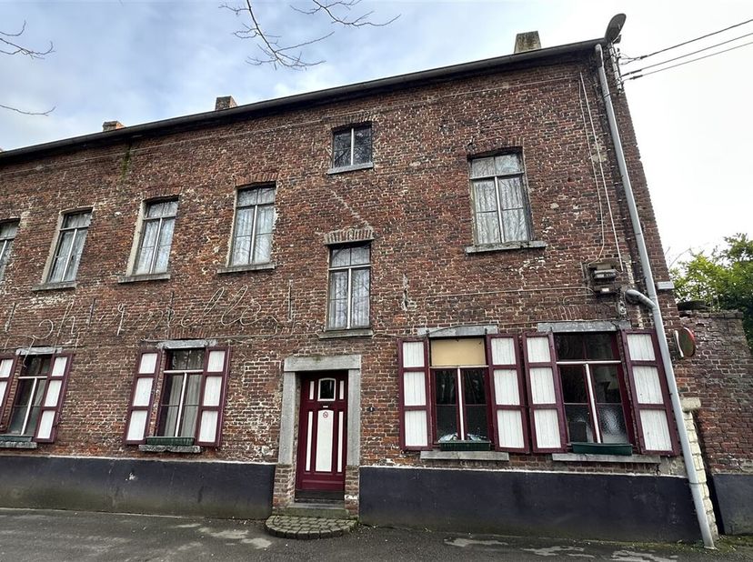 Génération immo à le plaisir de vous présenter cette maison au coeur de Basse-Wavre, pleine de potentiel, anciennement un restaurant, offrant une bell