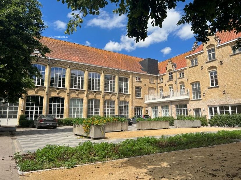 Bezoekdag zaterdag 26 april!&lt;br /&gt;
&lt;br /&gt;
Bel of mail gerust voor een afspraak.&lt;br /&gt;
&lt;br /&gt;
Dit ruime en recente nieuwbouwappartement met 2 slaapkame