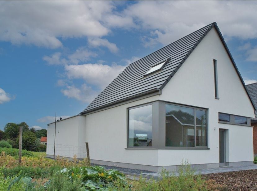 Deze inmiddels reeds gerenoveerde woning voldoet aan de huidige normen en is tevens hedendaags ingericht.&lt;br /&gt;
De woning, welke geniet van veel natuu