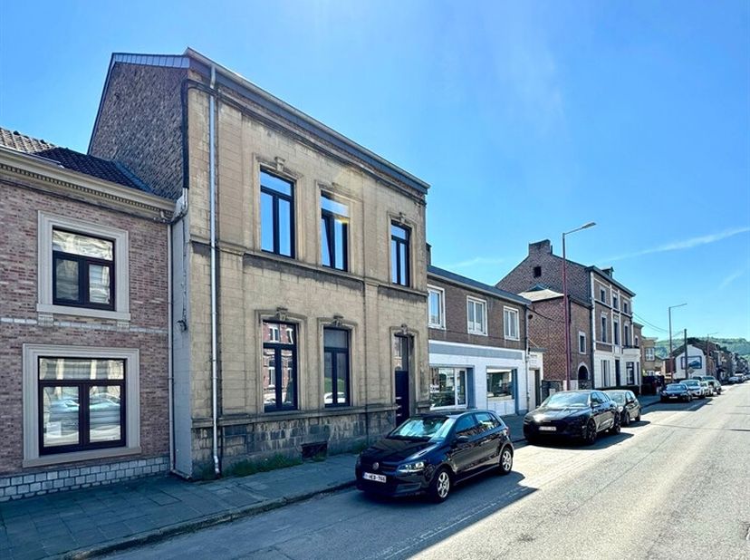 Idéalement situé à proximité immédiate du centre ville d&#039;Andenne et de toutes ses commodités, appartement neuf une chambre. Au deuxième étage (sans as