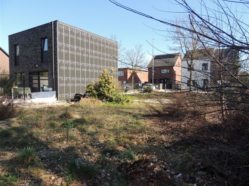 HALF-OPEN BOUWGROND GELEGEN TE GENK FLIKBERGSTRAAT&lt;br /&gt;
Ontdek deze unieke kans om je droomhuis te bouwen op een prachtig gelegen perceel van 335m² i