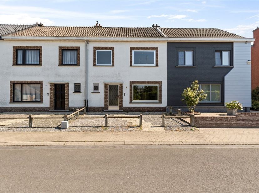 Te renoveren rijwoning met heel wat potentieel&lt;br /&gt;
Gelegen in een rustige buurt, tevens doodlopend straatje in Kemzeke.&lt;br /&gt;
De woning beschikt ove