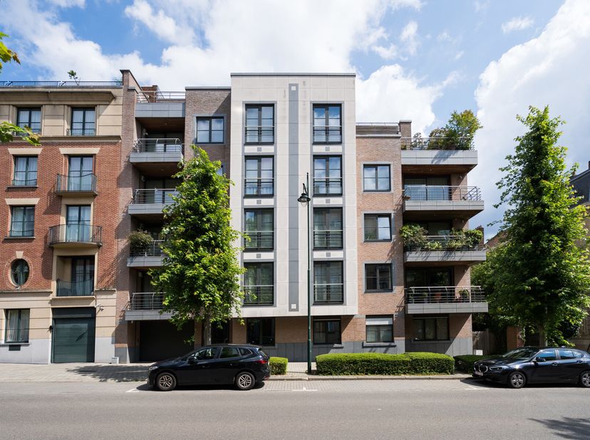 VICTOIRE-JUNOT vous propose sur Woluwé-Saint-Pierre, à deux pas des Communautés Européennes, très bel appartement de 220m² de très haut standing avec
