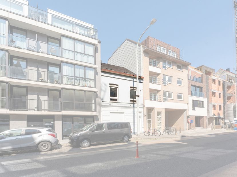 In het levendige centrum van Blankenberge, op wandelafstand van het strand, winkels en openbaar vervoer, vind je dit instapklare appartement met 3 sla