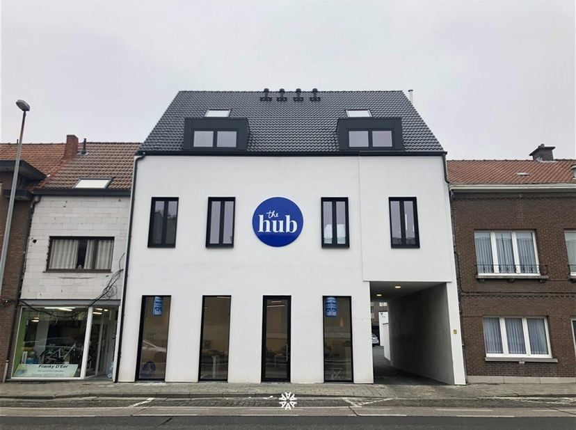 TEMSE - Bent u op zoek naar een modern kantoor op een toplocatie te huur in Temse? Twijfel dan niet en bel meteen voor een afspraak! HUB business-cent