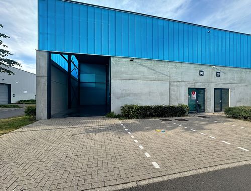                                         Magazijn zonder bureel te huur in Oostende, € 1.550

