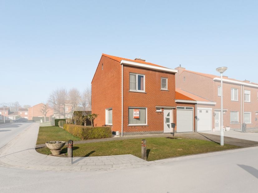 Bent u op zoek naar een warme thuis voor uw gezin in een rustige maar centrale ligging?&lt;br /&gt;
Dan is deze charmante woning in het centrum van Ardooie