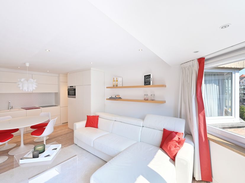 Zonnig en mooi appartement met 1 slaapkamer, gunstig gelegen op 500meter van de Zeedijk-Albertstrand en de winkelstraten van Knokke.&lt;br /&gt;
Deze pied-à