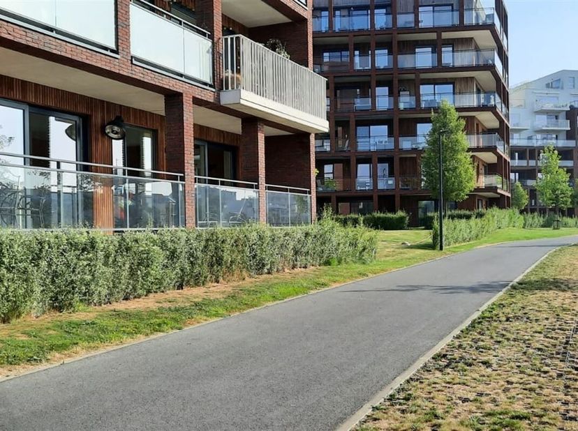 Gelegen langs het jaagpad en zijn prachtige natuur waar je ´s morgens de reiger zijn ontbijt ziet vangen...&lt;br /&gt;
Dit prachtig 3 slaapkamer appartemen