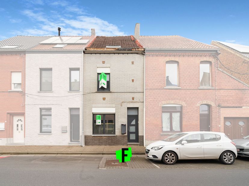 Op wandelafstand van het centrum van Geraardsbergen bieden wij u deze te renoveren woning aan! De woning beschikt over maar liefst 4 slaapkamers en ee