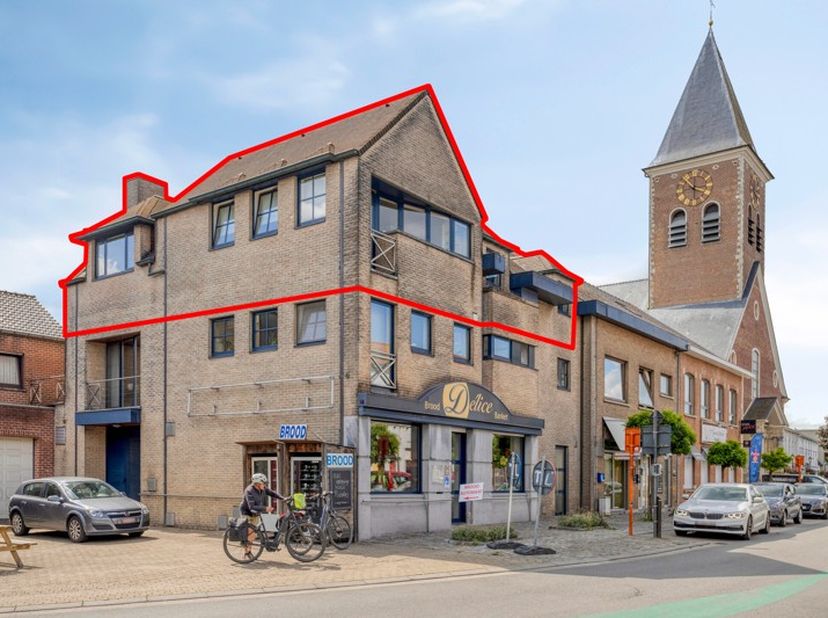 Ben je op zoek naar een comfortabel en stijlvol appartement op een centrale ligging in een charmant dorp? Dit instapklare appartement op de tweede ver