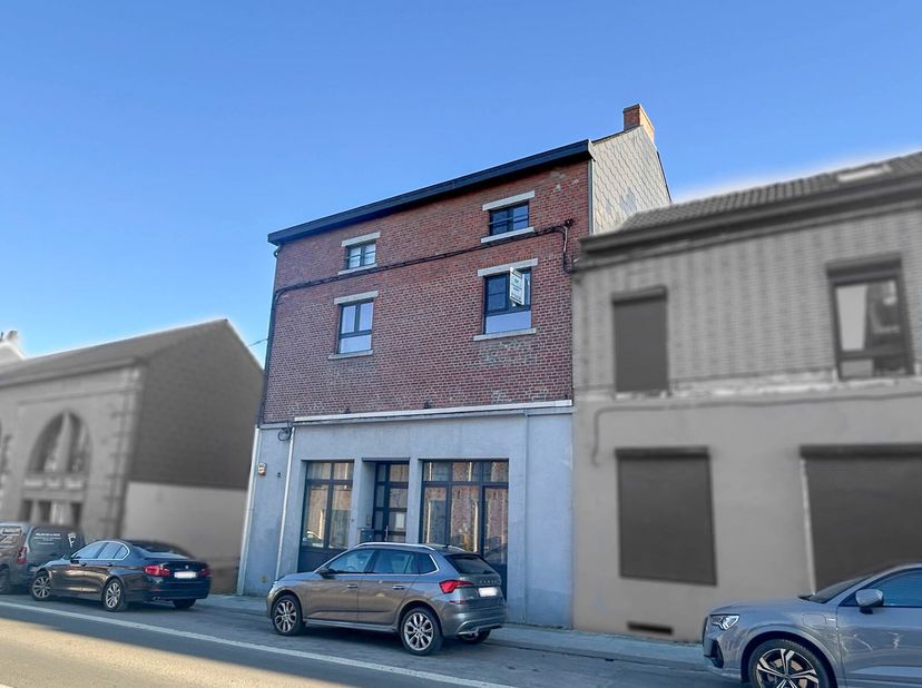 Vous recherchez un appartement habitable de suite, dans un petit immeuble sans charges de copropriété ? Alors ce bien est fait pour vous ! Lagence imm