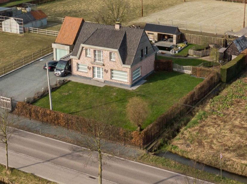 Bekijk zeker de introductievideo van de eigenaars en ontdek de charme zelf! https://www.youtube.com/watch?v=XeIbT7GTTPc&lt;br /&gt;
&lt;br /&gt;
Stap binnen in ee