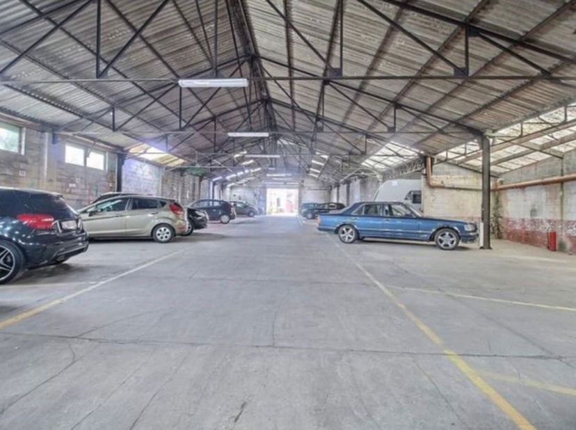 Montignies-sur-Sambre - à vendre un entrepôt en bon état d&#039;une superfiecie de 650 m2&lt;br /&gt;
Electricité conforme - toiture ok&lt;br /&gt;
Porte sectionnelle