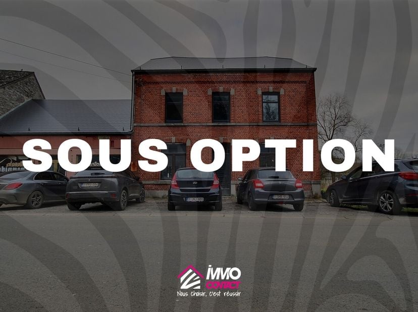 OPTION!!!&lt;br /&gt;
Cette maison accompagnée de sa salle de fête avec un gros potentiel à rénover située à Yves-Gomezée, est une véritable perle qui ne de