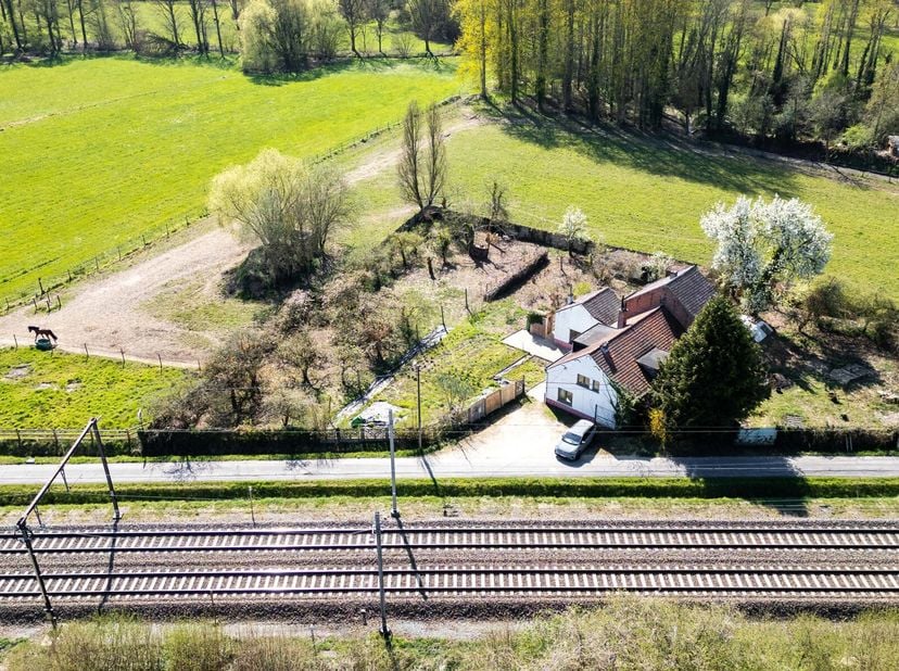 Op zoek naar een uniek project in het midden van een groen landschap?&lt;br /&gt;
 Schrikt een renovatie met tal van mogelijkheden u niet af?&lt;br /&gt;
 Dan ben