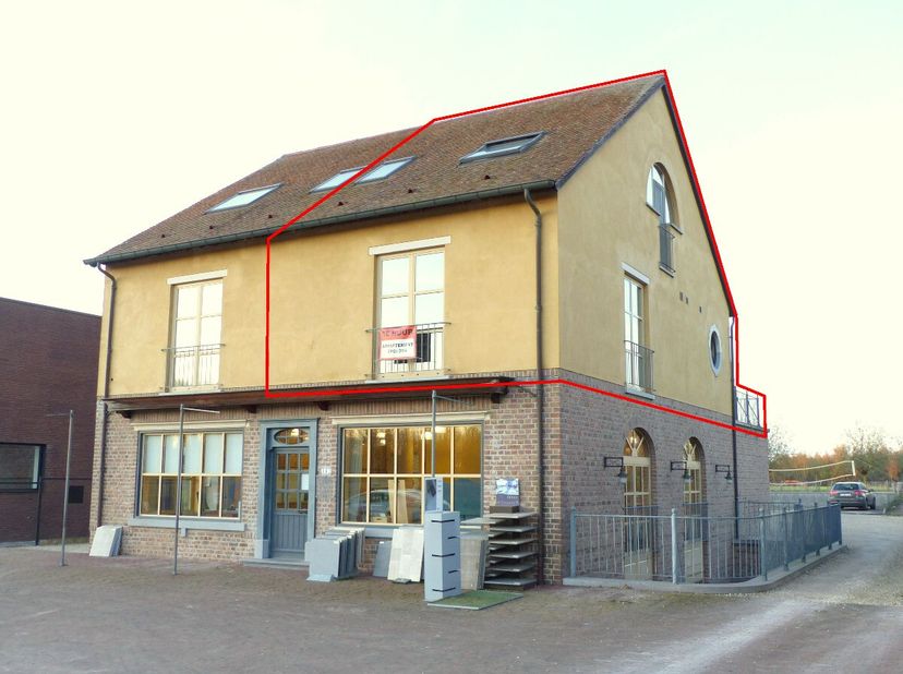 Ruim duplex-appartement met 2 slaapkamers, groot terras en garagebox in de stadsrand van Herk-de-Stad.Voor meer info ga naar https://www.era.be/nl/te-