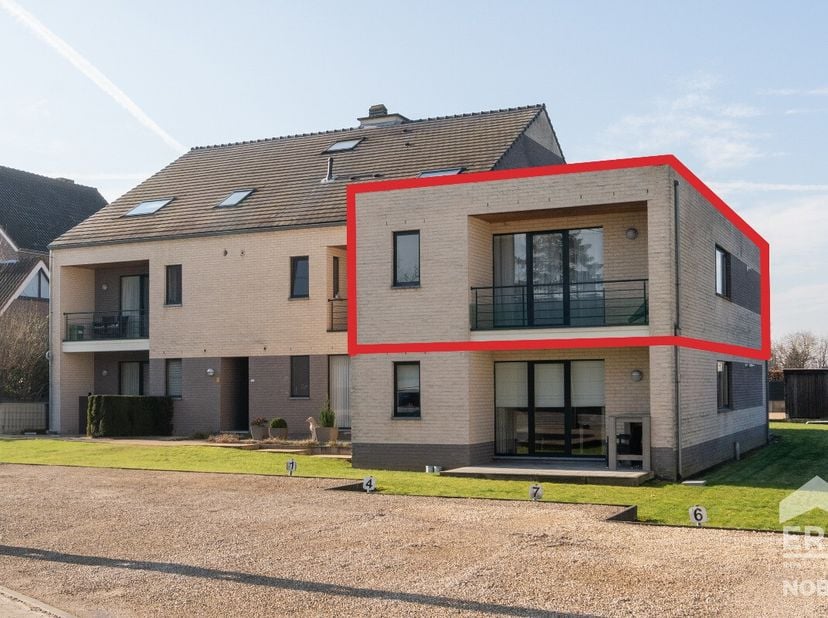 Goed onderhouden appartement met 2 slaapkamers en voldoende parking. Gelegen in Zepperen, deelgemeente van Sint-Truiden.Dit lichtrijk appartement is b